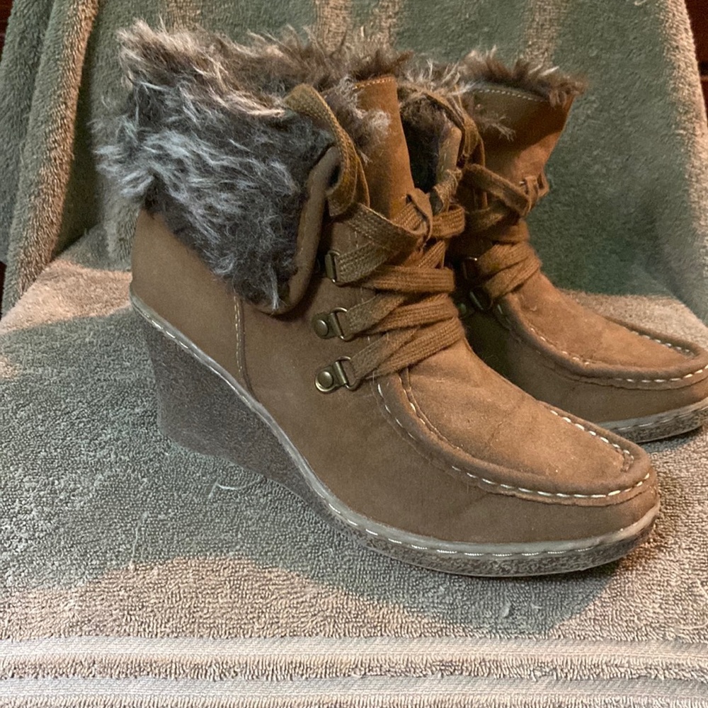 Hot Kiss size 8 wedge lace up booties.